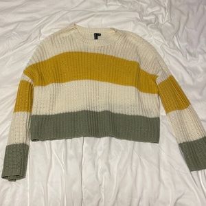 Super cute knitted women’s cropped sweater